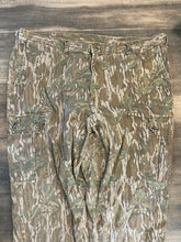 Load image into Gallery viewer, Vintage Mossy Oak Greenleaf Camo Pants (2XL)