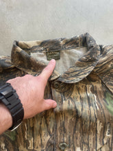 Load image into Gallery viewer, Vintage Realtree Camo Shacket (2XL)