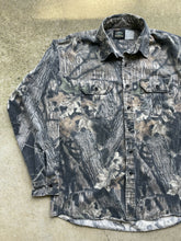 Load image into Gallery viewer, Vintage Gen 1 MossyOak Breakup Camo Wolf Mountain Chamois (XL)