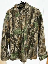 Load image into Gallery viewer, Vintage Liberty Realtree Hardwoods Shirt