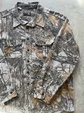 Load image into Gallery viewer, Vintage Rattlers Brand Realtree Extra Brown Camo Chamois Shirt (2XL)
