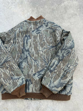 Load image into Gallery viewer, Vintage Mossy Oak Treestand Insulated Bomber Jacket (L)