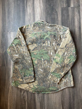 Load image into Gallery viewer, Vintage Rattlers Brand Realtree Camo Chamois Shirt (XL)