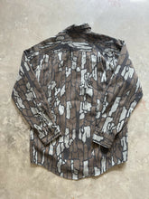Load image into Gallery viewer, Vintage Duck Bay Trebark Camo Button Up Shirt (M)