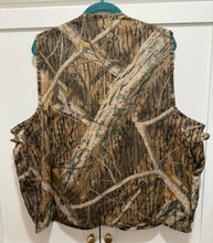 Load image into Gallery viewer, McAlister Shadow Branch Waxed Canvas Vest (M)