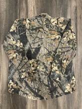 Load image into Gallery viewer, Vintage Mossy Oak Breakup Camo Chamois Shirt (XL)