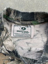 Load image into Gallery viewer, Vintage MossyOak Breakup Camo Pocket T-Shirt (M/L)