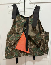 Load image into Gallery viewer, Tarantulas Mossy Oak Green Leaf Strap Vest (L/XL)