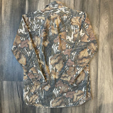 Load image into Gallery viewer, 1990’s Mossy Oak Fall Foliage Camo Strap Shirt (M)