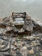 Load image into Gallery viewer, Vintage Columbia Mossy Oak Breakup Camo Hackberry Rod &amp; Gun Shirt (M)