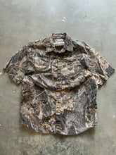 Load image into Gallery viewer, Vintage Columbia Mossy Oak Breakup Camo Hackberry Rod &amp; Gun Shirt (M)