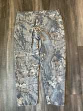 Load image into Gallery viewer, Vintage Wrangler Mossy Oak Breakup Camo Denim Pants (40x32)
