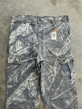 Load image into Gallery viewer, 00's Mossy Oak Shadowbranch Camo Pants (32-36"x31") 🇺🇸