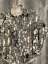 Load image into Gallery viewer, Vintage Trebark Camo Chamois Shirt (L)