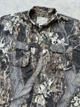 Load image into Gallery viewer, Vintage Mossy Oak Break Up Camo Light weight Button Up (3XL)
