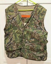 Load image into Gallery viewer, Mossy Oak Full Foliage Vest (Large)