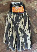 Load image into Gallery viewer, Vintage 80’s Mossy Oak Bottomland Gloves