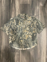 Load image into Gallery viewer, Vintage Mossy Oak Breakup Camo Button-Up Short Sleeve Shirt (L)