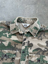 Load image into Gallery viewer, Vintage Faded/Distressed Duxbak Camo Chamois Button Up (S/M)