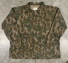 Load image into Gallery viewer, Mossy Oak Greenleaf 3 Pocket Jacket (XXL)