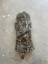 Load image into Gallery viewer, Vintage Mossy Oak Treestand Camo Left Handed Mitt (OS)