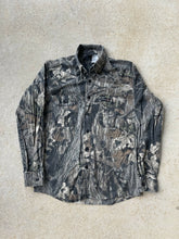 Load image into Gallery viewer, Vintage Rattlers Brand Mossy Oak Breakup Camo Lightweight Button Up Shirt (M)