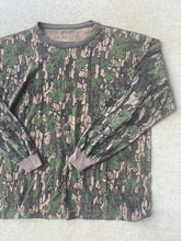 Load image into Gallery viewer, Vintage Trebark Greenleaf Camo Long Sleeve Shirt (L)