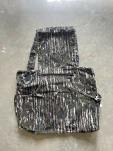 Load image into Gallery viewer, Vintage 10x Realtree Turkey Camo Strap Vest (L)