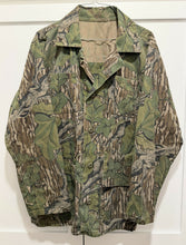 Load image into Gallery viewer, Mossy Oak Full Foliage 6 Pocket Jacket (M)