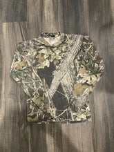Load image into Gallery viewer, Vintage Mossy Oak Breakup Camo Long Sleeve Shirt ( Youth M)