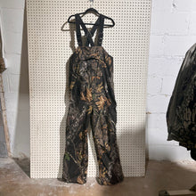 Load image into Gallery viewer, 00&#39;s Wolf Mountain Mossy Oak Overalls (L)