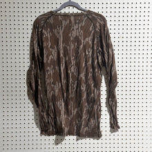 Load image into Gallery viewer, Mossy Oak Bottomland Activewear Shirt (L)