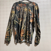Load image into Gallery viewer, Under Armour Mossy Oak Breakup Activewear Shirt (L)