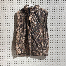 Load image into Gallery viewer, Mossy Oak Shadowgrass Reversible Vest (M)