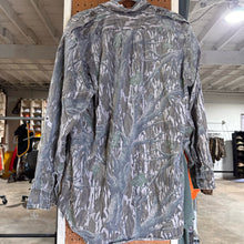 Load image into Gallery viewer, Mossy Oak Treestand Shirt (L)🇺🇸