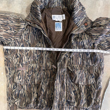 Load image into Gallery viewer, Columbia Mossy Oak Omni-Tech Jacket (L)