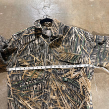 Load image into Gallery viewer, 90&#39;s Mossy Oak Shadowgrass (1st Gen) Chamois Shirt (L)🇺🇸