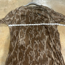 Load image into Gallery viewer, Mossy Oak Bottomland Activewear Shirt (L)