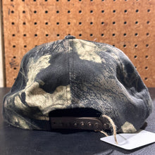 Load image into Gallery viewer, 90&#39;s Mossy Oak Breakup Bow Masters Snapback