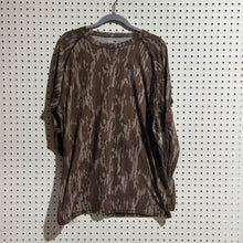 Load image into Gallery viewer, Mossy Oak Bottomland Activewear Shirt (L)