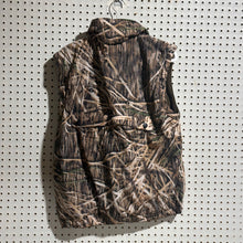 Load image into Gallery viewer, Mossy Oak Shadowgrass Reversible Vest (M)