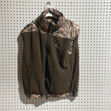 Load image into Gallery viewer, Mossy Oak Shadowgrass Reversible Vest (M)