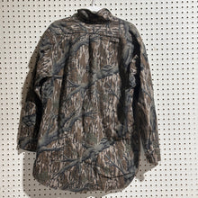 Load image into Gallery viewer, 90&#39;s Mossy Oak Treestand Chamois Shirt (XL)🇺🇸