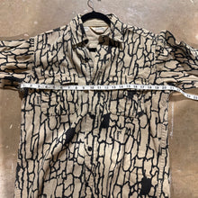 Load image into Gallery viewer, 80's Cabela's Trebark Chamois Shirt (M)🇺🇸
