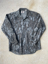 Load image into Gallery viewer, Vintage Cabela’s Trebark Camo Chamois Shirt (M)