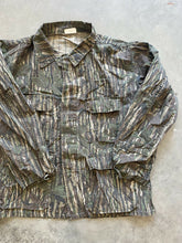 Load image into Gallery viewer, Vintage Realtree Camo 4-Pocket Jacket (L)