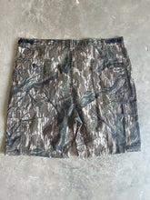 Load image into Gallery viewer, Vintage Mossy Oak Treestand Camo Shorts (XL)