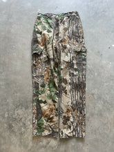 Load image into Gallery viewer, Vintage Liberty Realtree Camo Adjustable Waist Pants (M)
