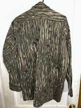 Load image into Gallery viewer, Vintage Realtree Shirt
