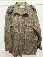 Load image into Gallery viewer, Mossy Oak Greenleaf Button Down (XXL)